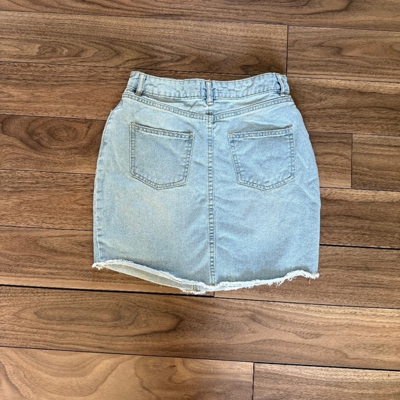 Boohoo Asymmetric Distressed Denim Mini Skirt | Size 4 - Picture 4 of 9